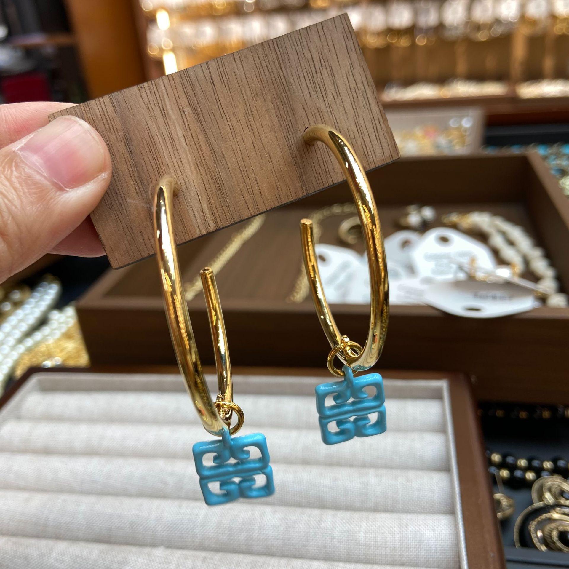 

Ji Jia Chunqiu Color C-Shaped Large Earrings Earrings Show Thin Personality Exaggerated High-End Earrings