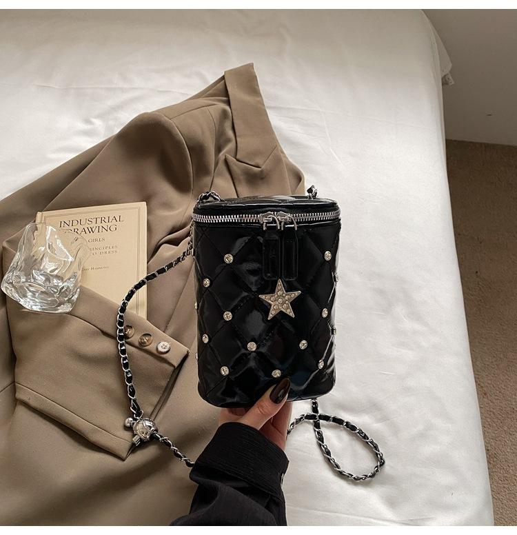 

Bucket bag new chain women s bag contrasting color shoulder bag rhombus embroidery thread messenger bag чорний