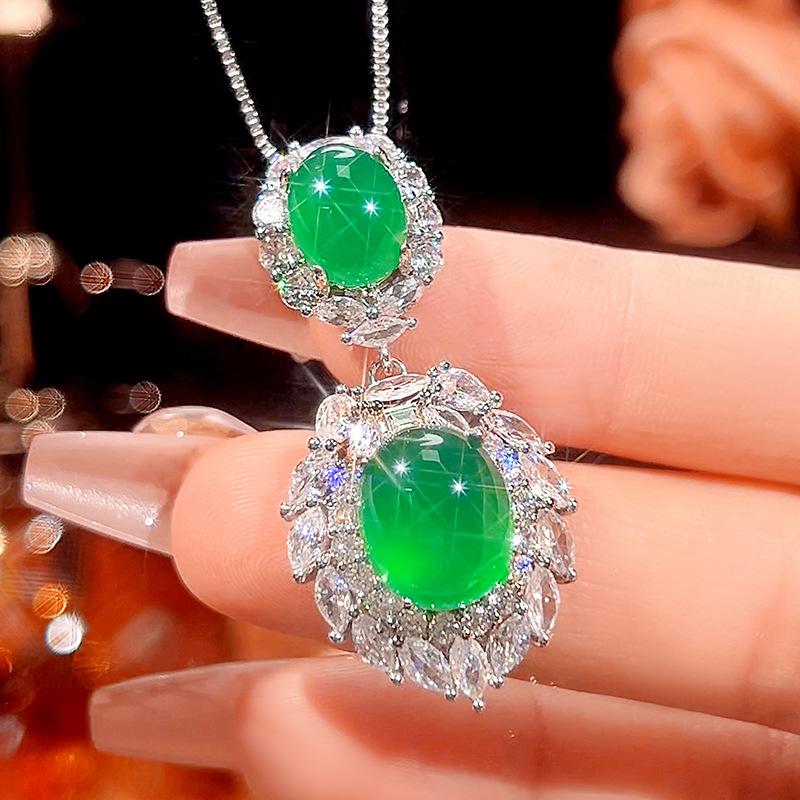 

Ювелирное изделие Имитация Красный Корунд Зеленый Халцедон Простой Легкий Роскошный Подвеска Главный камень 10 * 12-8 * 10