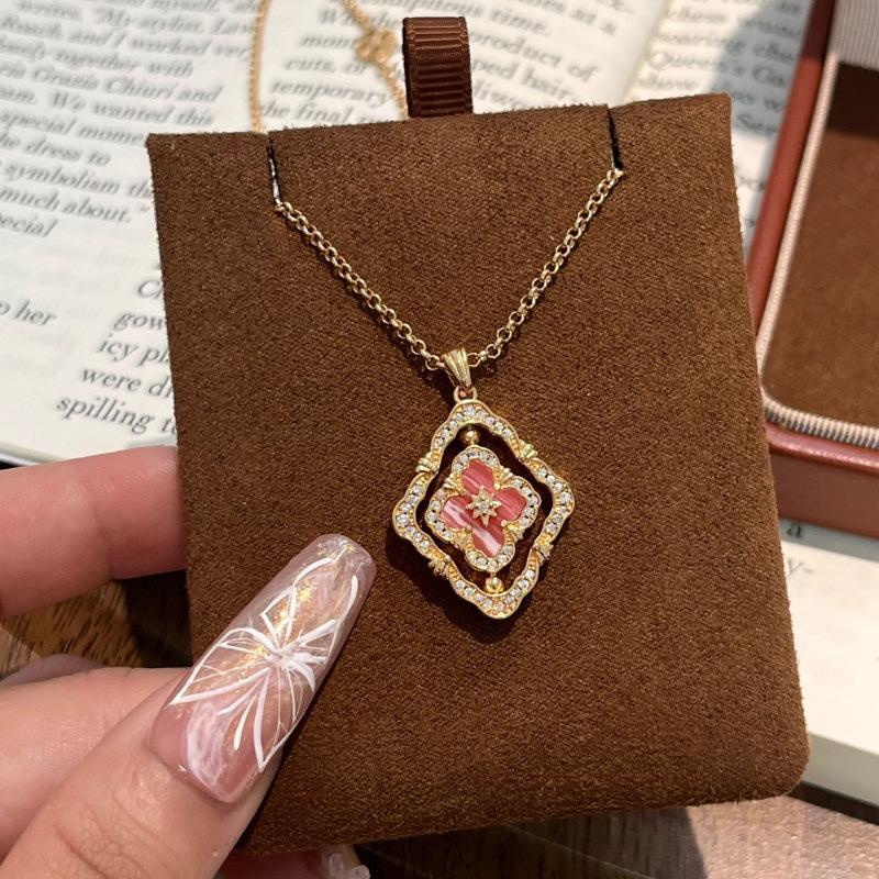 French Antique High-End Sense Versatile Rotating Double-Sided Four-Leaf Clover White Shell Necklace Light Luxury Design Court Style Collarbone Chain