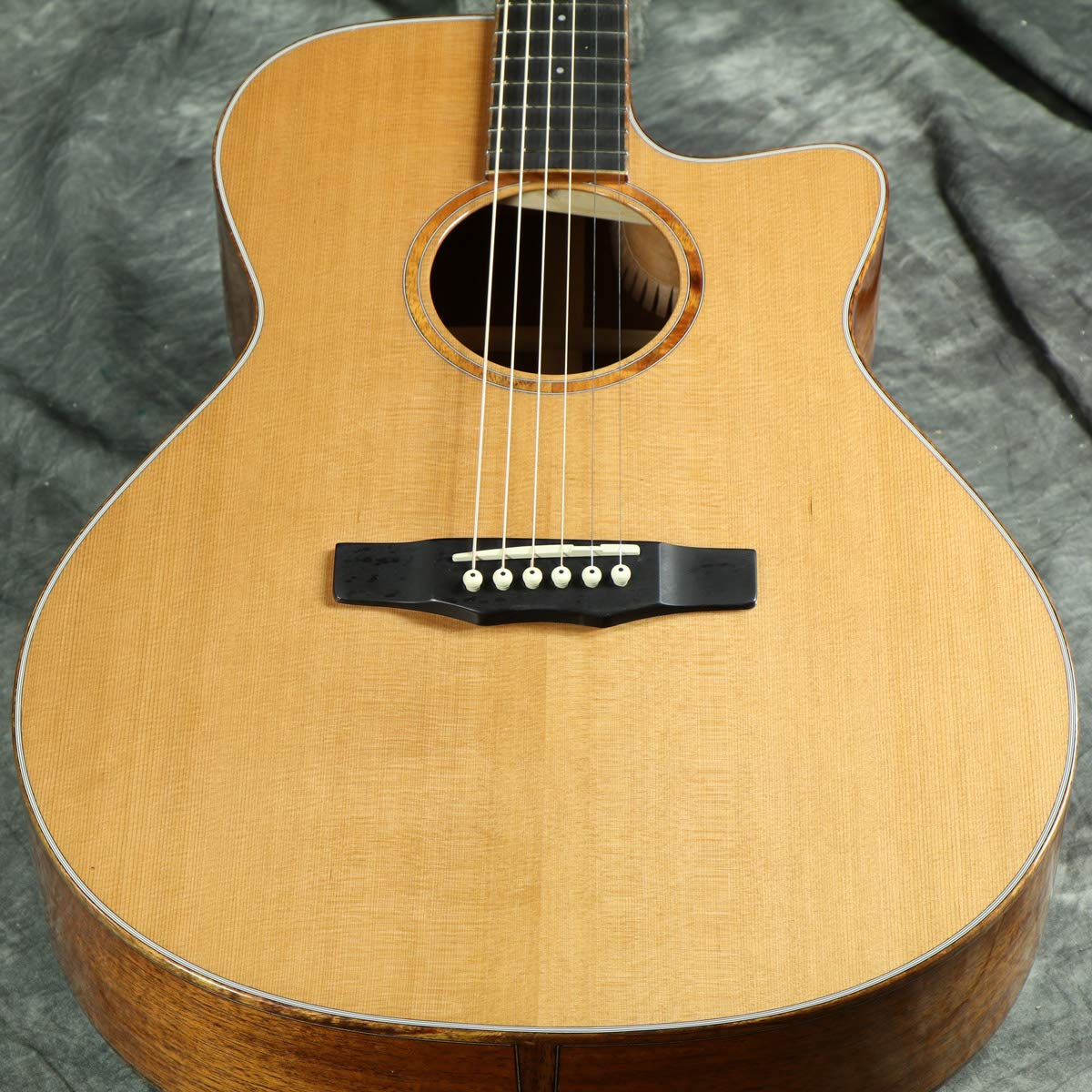 

MORRIS NAT acoustic guitar SC-61
