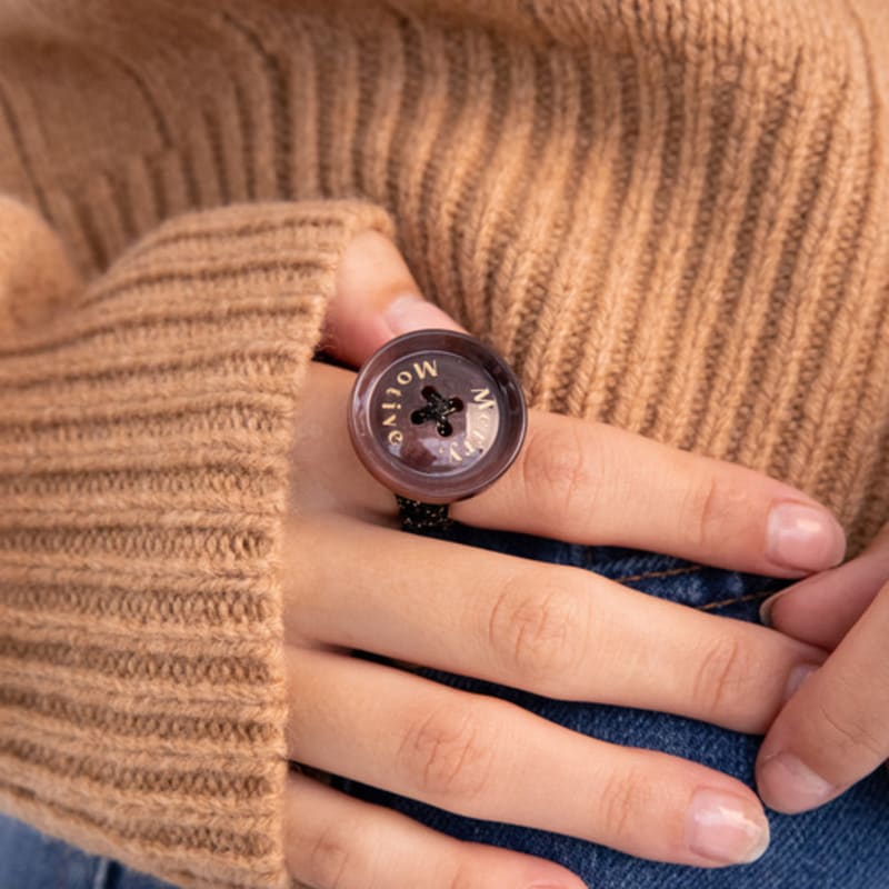 MERRYMOTIVE Merry,Motive Signature Button with Knit Ring (Wine)