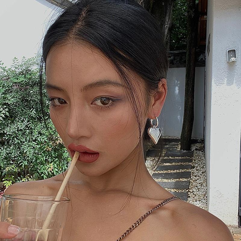 Exquisite Heart Shape Hoop Earrings Asymmetric Big Earrings for Women Trend Gold Party Jewelry Girl Chic Gift