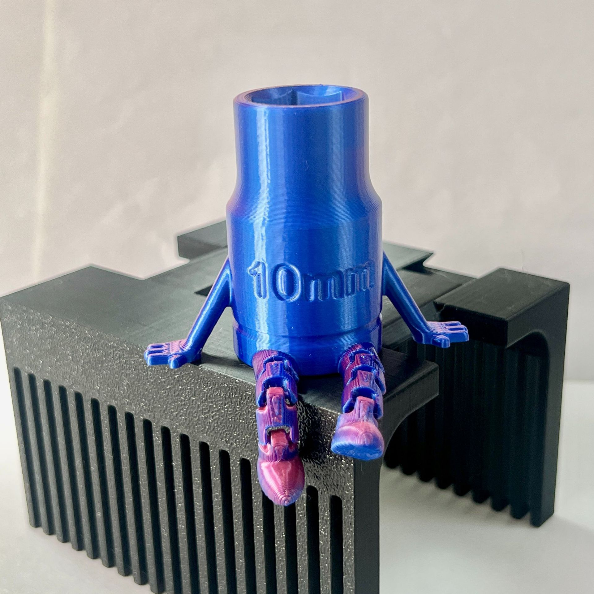 

Socket with Articulated Legs Creative Ornament 10mm Socket with Legs Home Accessories Desk Decoration