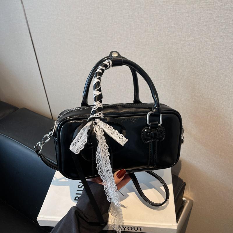 This Year, the Popular Versatile Women's Bag Portable Small Square Bag 2025 New Fashion Niche Design Korean Shoulder Messenger Bag