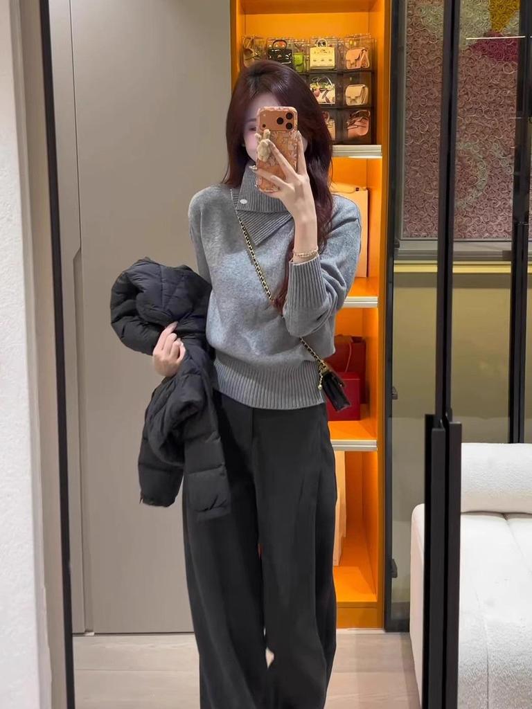 New Autumn/Winter Gray High-Neck Sweater for Women: Thick, Wearable Knit Pullover with Luxurious Feel