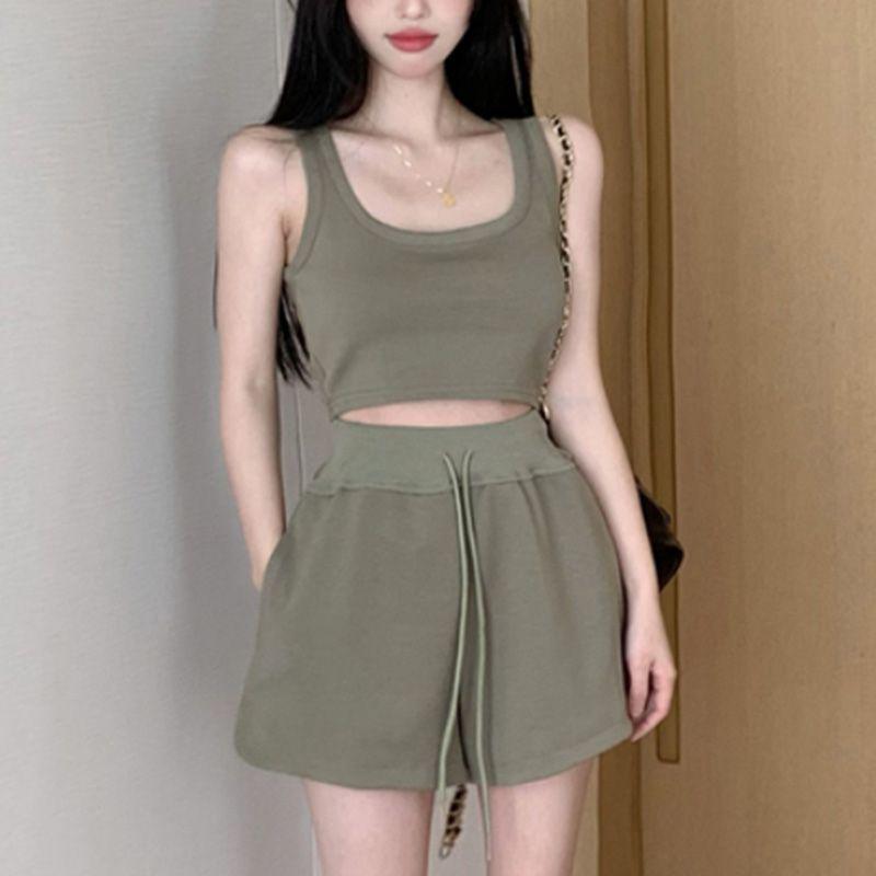 

Spicy Girl Summer Sportswear Set: Women s Crop Tank & High-Waist Wide-Leg Shorts XXL