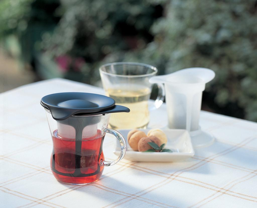 HARIO One-Cup Tea Maker, 200ml, White, Made In Japan, Perfect Gift (OTM-1NW)