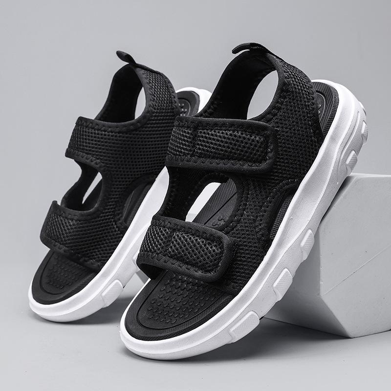 

Fashionable Ankle Strap Girls Beach Shoes with Soft Soles and Cool Designs 38 чорний/білий