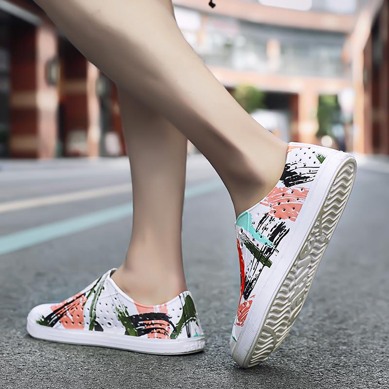 Unisex Sandals Summer Hollow Beach Shoes Slippers Lightweight Sandals Slip on Casual Waterproof Classic Sandals