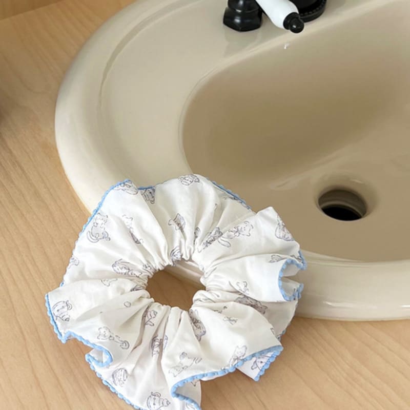 FANTASTIC PLANET Blue Ribbon Cat Scrunchie