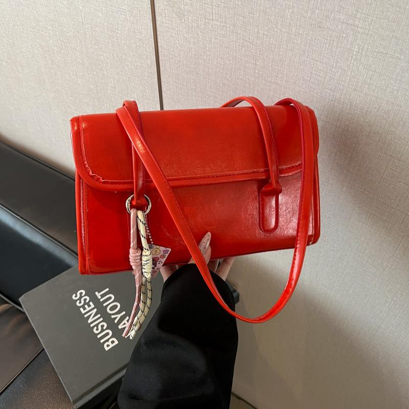 

Niche design bag women s 2025 new trendy fashion shoulder underarm bag large capacity portable commuter bag Without pendant красный