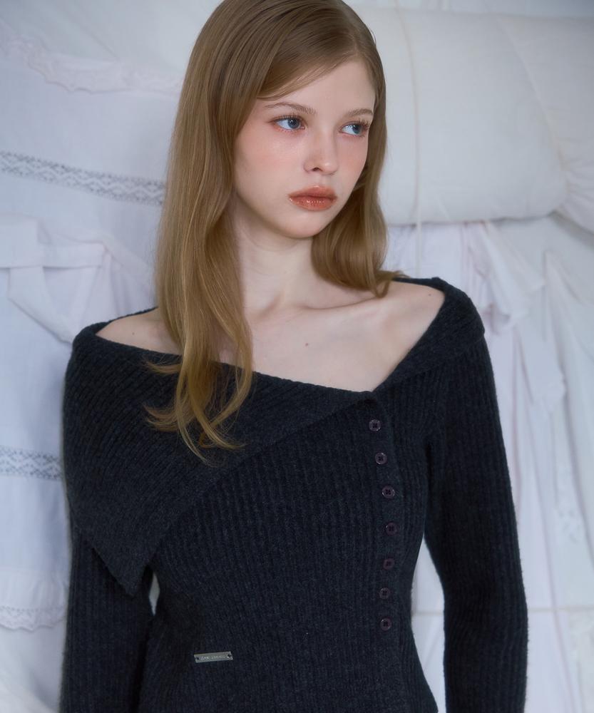 ROSEFRANTZ Unbalance Collar Button Knit [Charcoal]