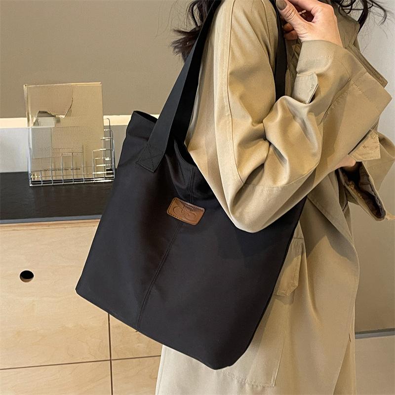 

Leisure bag, large capacity, minimalist tote bag, textured shoulder bag