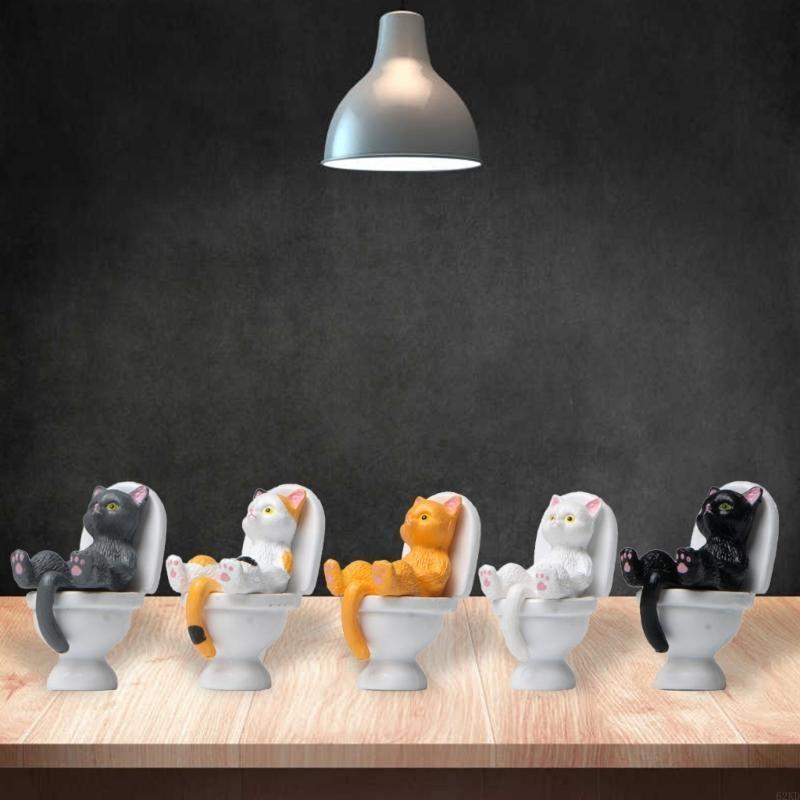 62KD on Toilet Statue Resin Sculptures for Lover Funny Figurine Garden Yard Decor