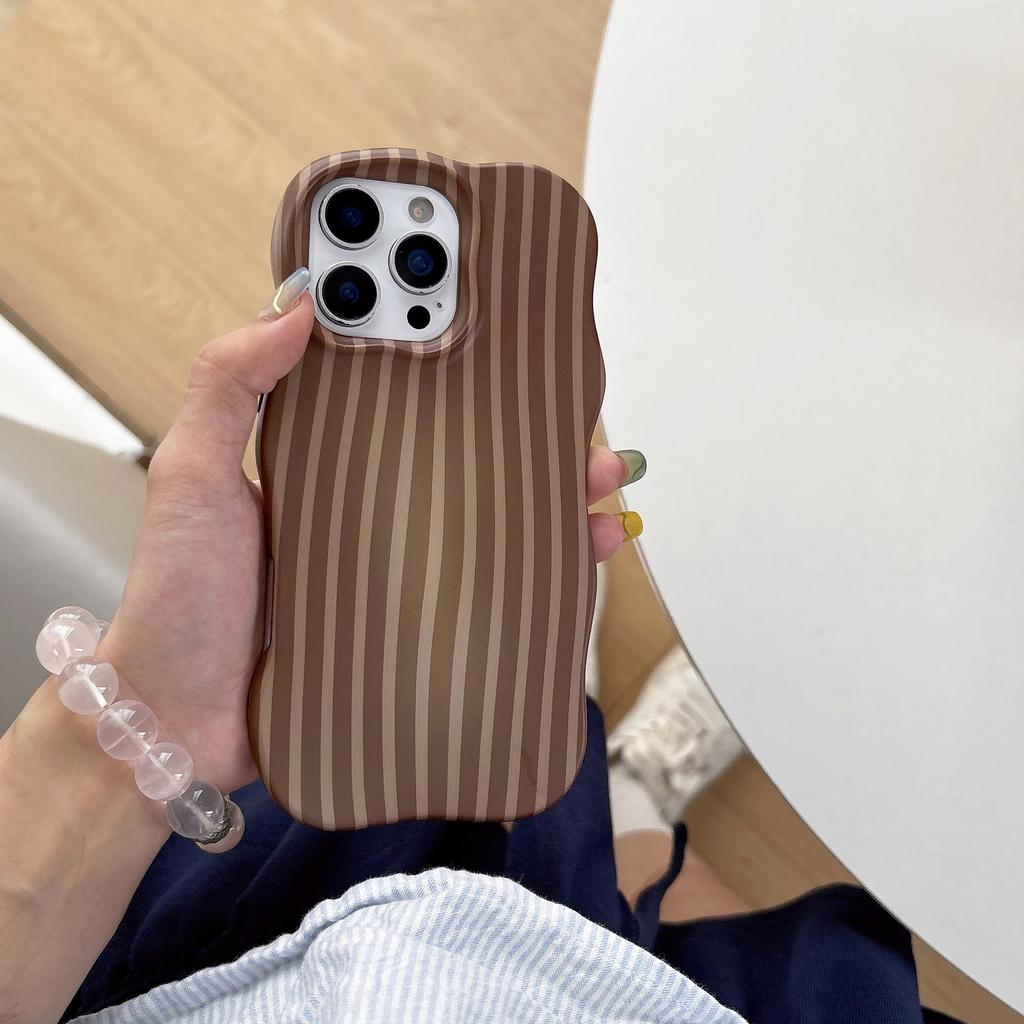 Faliste Krawędzie Paski 2 w 1 TPU+PC Odporne na Wstrząsy Etui na Telefon dla iPhone 13 14 15 16 17 Pro Max Jesienny Brązowy Kolor Matowa Osłona