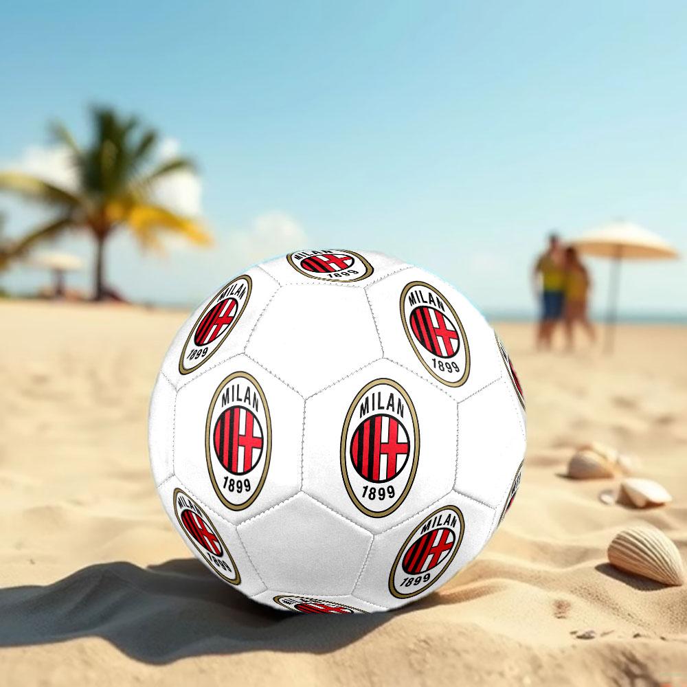Pallone da Calcio AC Milan Taglia 5, Cucito a Macchina in PVC, Resistente e ad Alto Rimbalzo, Adatto a Tutte le Età, Merchandising per tifosi, Partite e Uso all'Aperto.