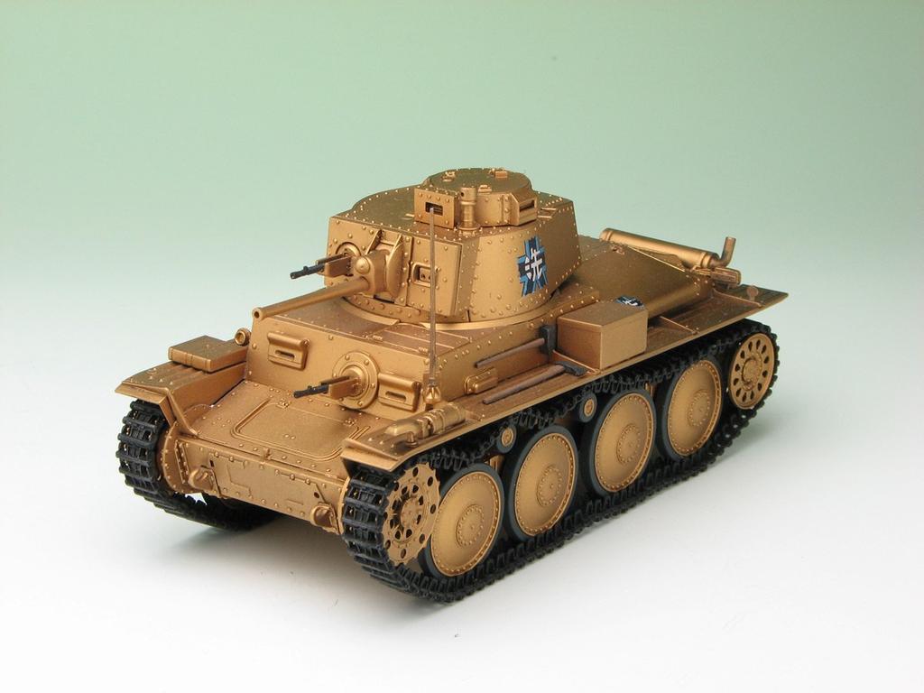 Platts Girls Panzer 38 Tank Team Ver Scale Plastic Model & (t) Kame-san 1/35