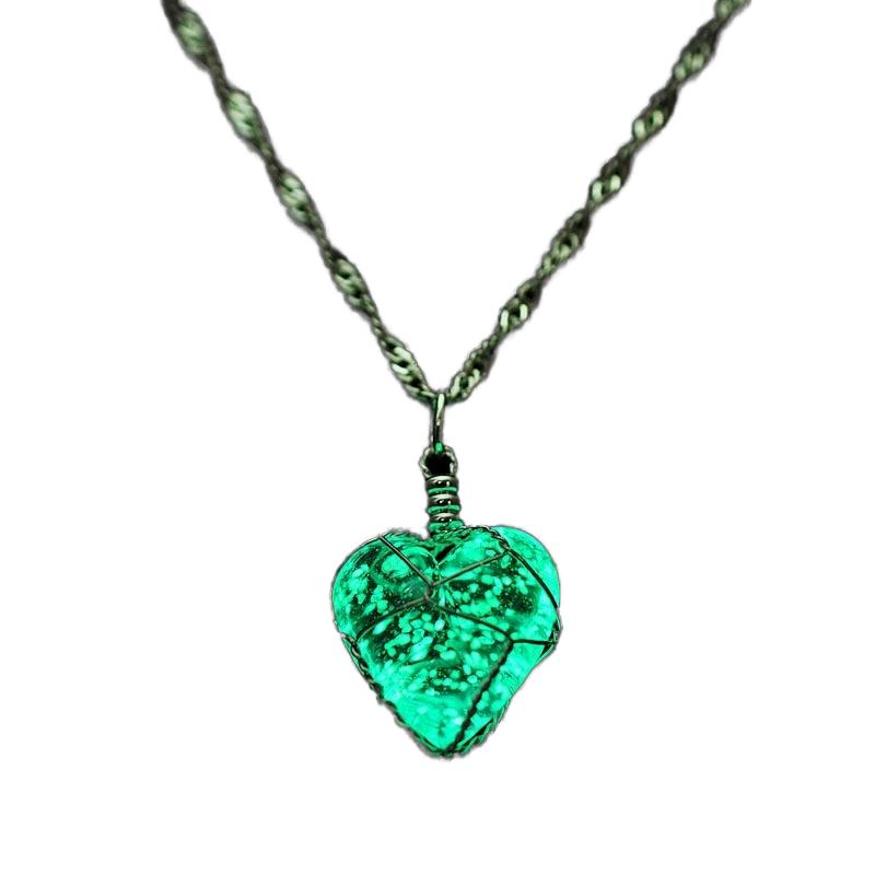 Fashionable Fine Jewelry New Creative Luminous Heart Crystal Pendant Necklace Glows Darkness Stainless Steel Charming Elegant