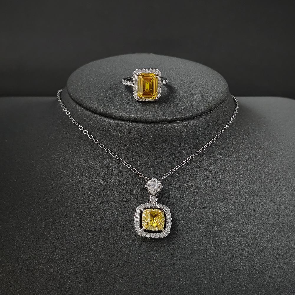 

Luxury Fashion Square Diamond Ring and Necklace Bridal Jewelry Set with Zircon Size 10 жовтий