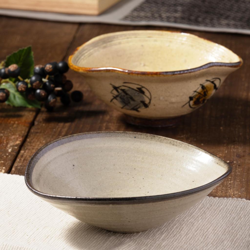 Marui Seito Shigaraki Ware Hechimon Bowl, Diameter: Approx. 16cm, River Whale Design, Beige, MR-3-4173