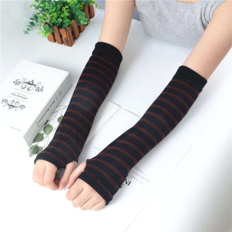 Spring and Autumn Outdoor Sun Protection, Dark and Fashionable Korean Version Striped Sleeve, Knitted Finger Hole Arm Cover.
