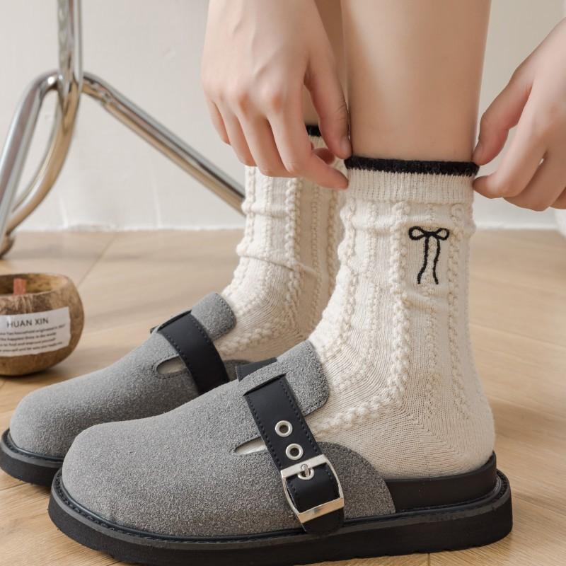 Embroidered Bow Wool Socks, Thickened Warm Socks for Autumn and Winter, Women's Twisted Retro Mid-calf Socks, Women's Socks