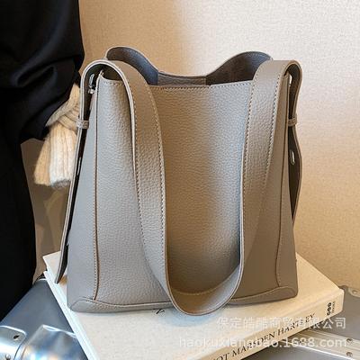 This Year's Popular Bag Women's Large-capacity 2025 New Autumn and Winter Retro Fashion Shoulder Bag Texture Mother Bucket Bag