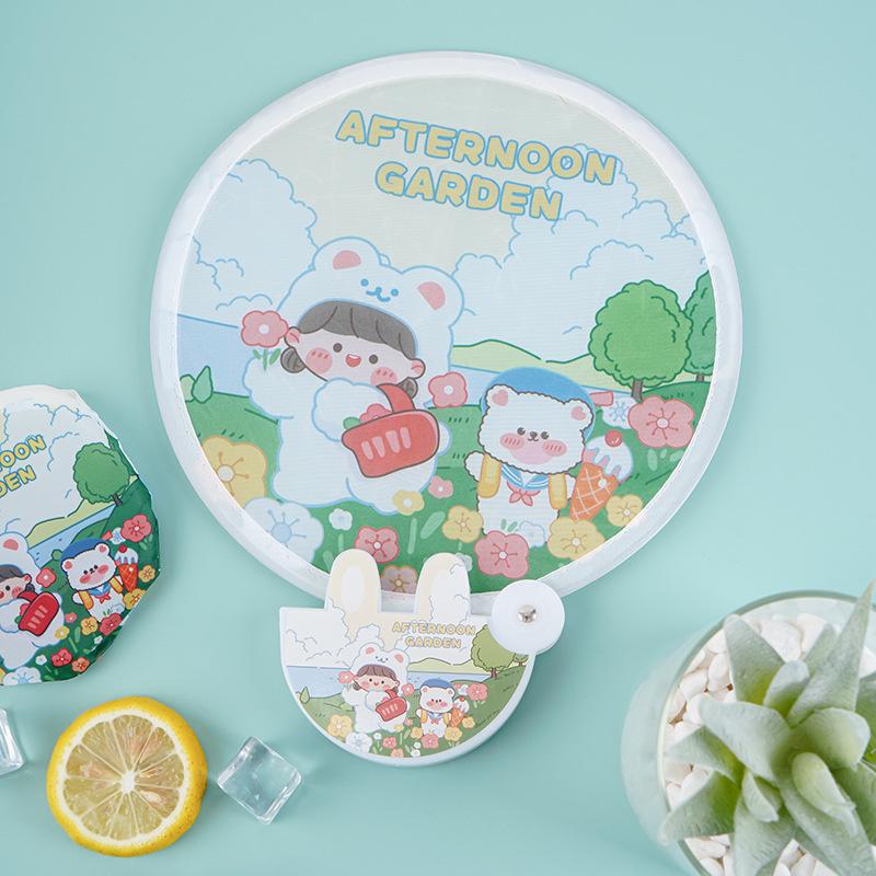 1 Stück Cartoon Niedlich Mini Faltbarer Handventilator - Weiches Tuch Runder Tragbarer Persönlicher Ventilator für Sommer Outdoor Pendeln & Geschenk