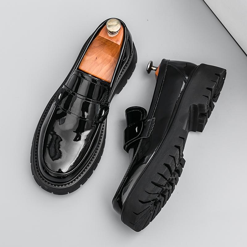 Fashion Handmade Leather Men Casual Shoes New Summer Driving Flats Fashion Style Male Loafers Outdoor Lazy Shoes Thick Bottom Moccasins
