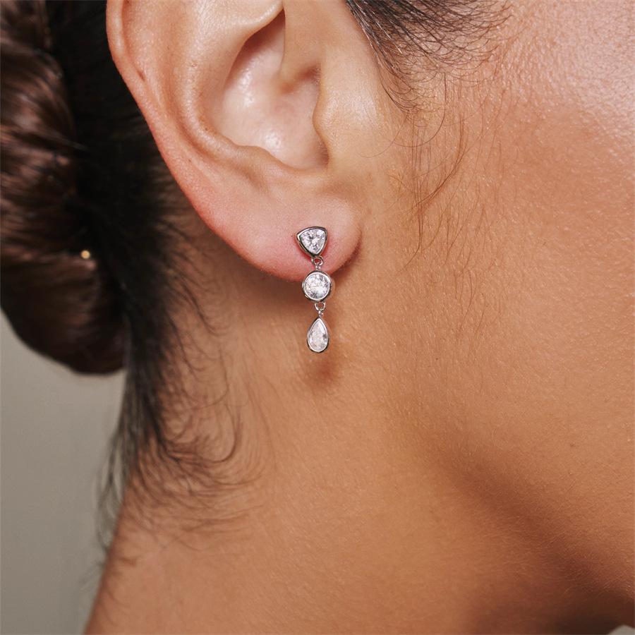 Personalized Geometric Water Drop-Shaped Inlaid Zircon Stud Earrings, Niche Light Luxury Fashion Copper-Plated 18K Gold Earrings.