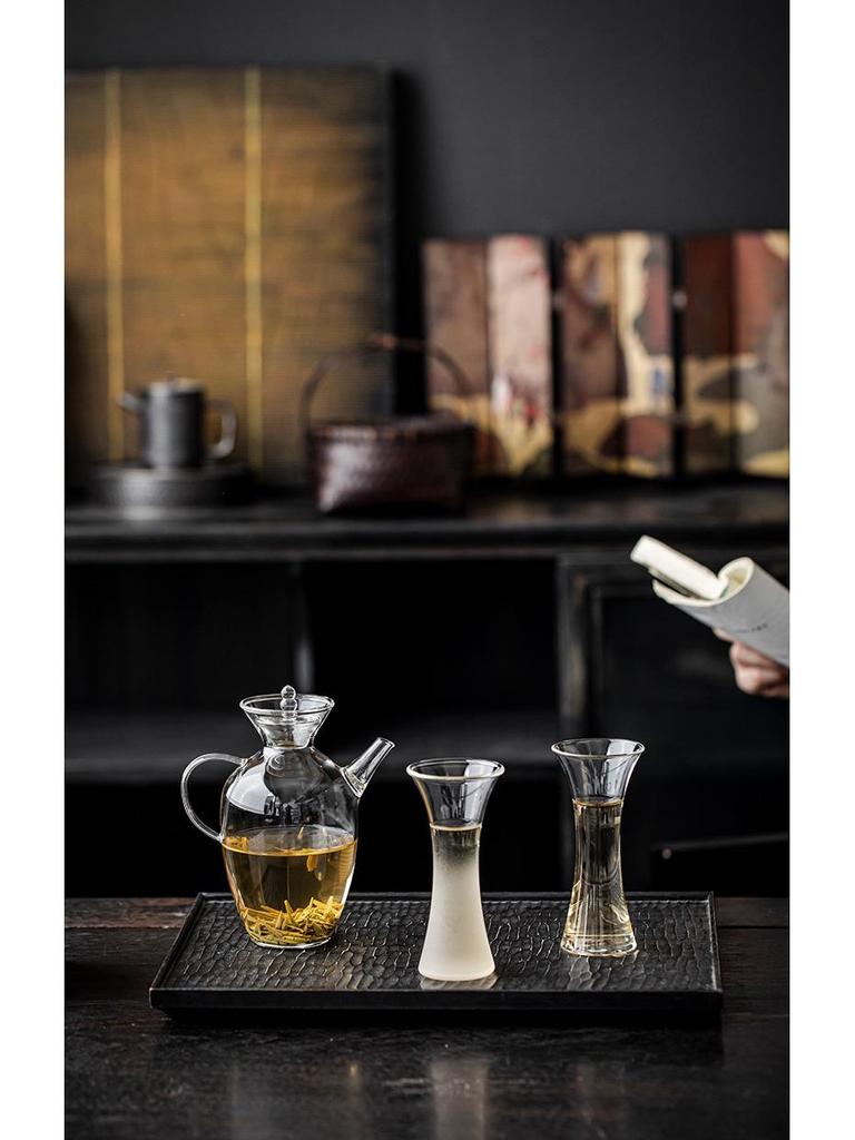 Krug und Tee-Ei-Set im Stil der Song-Dynastie aus Borosilikatglas