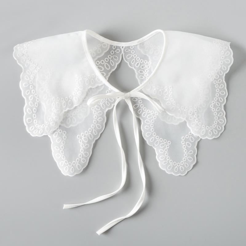 White Retro Hanfu Cloud Shoulder Shawl with Lace Trim & Embroidery for Women