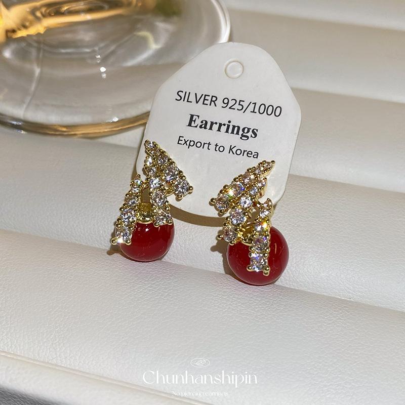 Simple Temperament Autumn and Winter Ankela Red Pearl Stud Earrings Super Flash Zircon New Ear Clips No Holes Exquisite Earrings