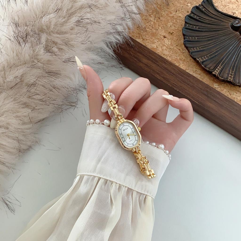 Ladies Vintage Luxury Quartz Watch Alloy Thin Bracelet Oval Dial Elegant Lady Commuter Ellipse Watches Gold Wristwatch Gift