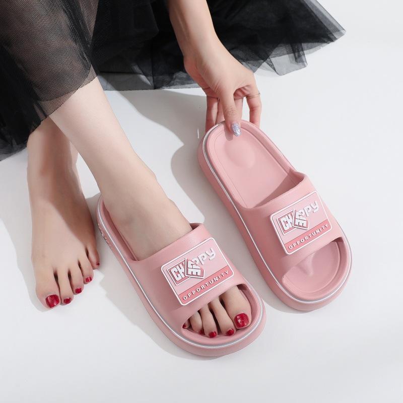 New non-slip slippers are comfortable to wear outdoors at home, lightweight thick-bottomed cool slippers
