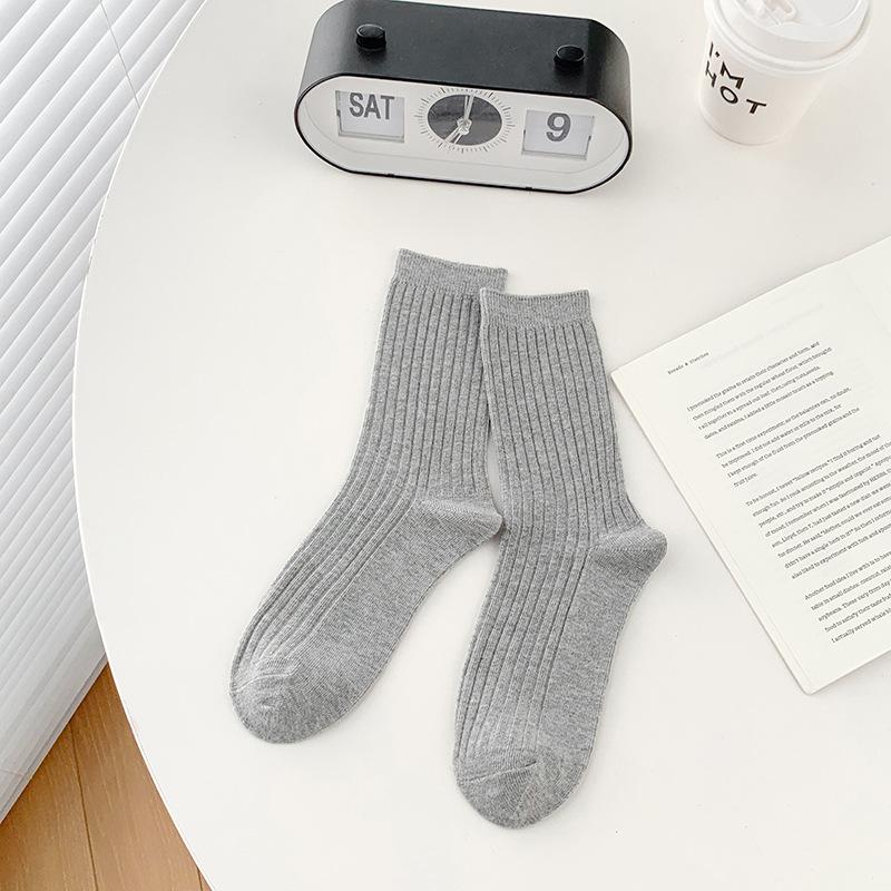 Dámské jarní a podzimní jednobarevné jednoduché bavlněné ponožky absorbující pot a prodyšné