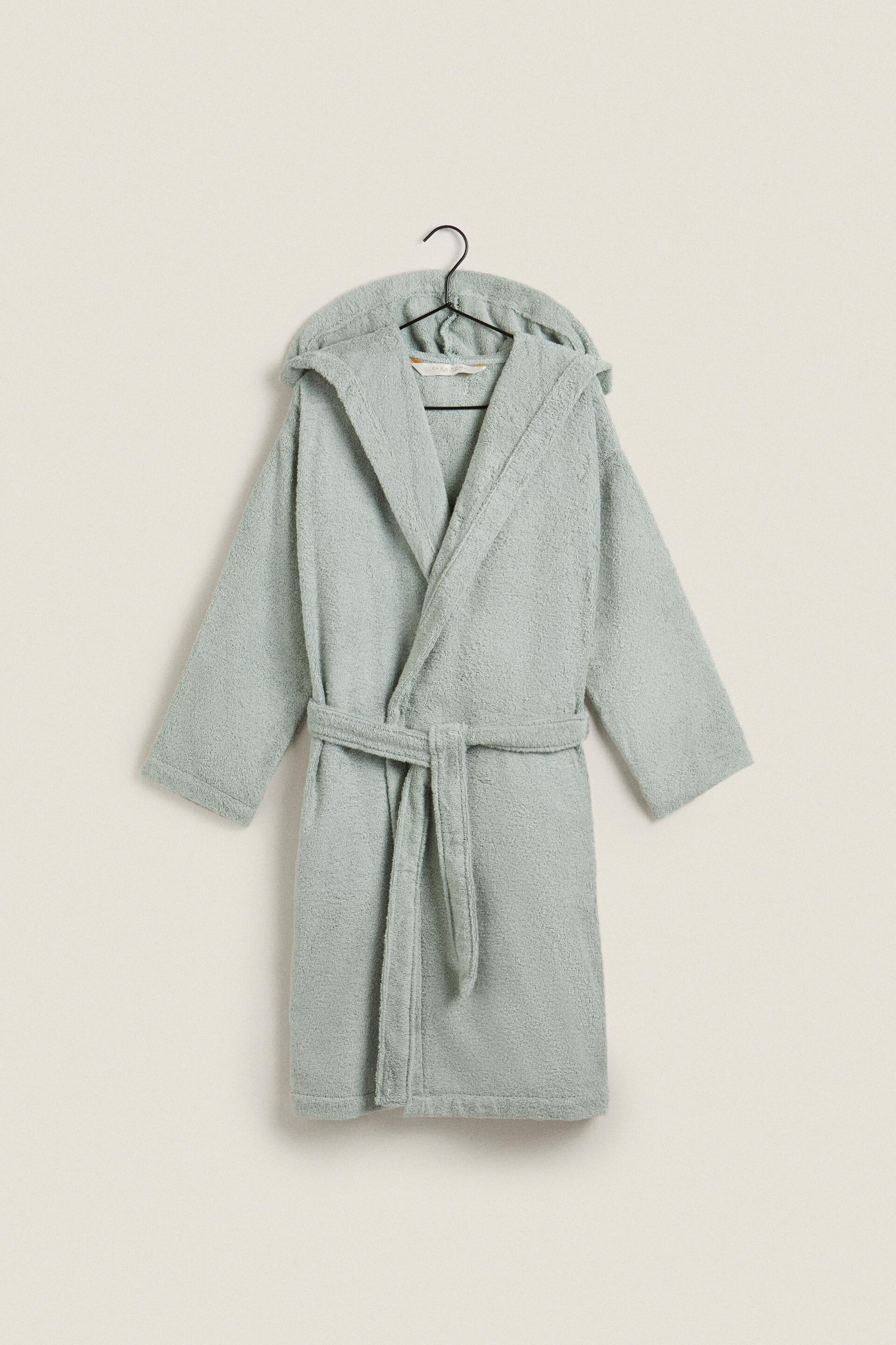 

ХЛОПКОВЫЙ ХАЛАТ С КАПЮШОНОМ