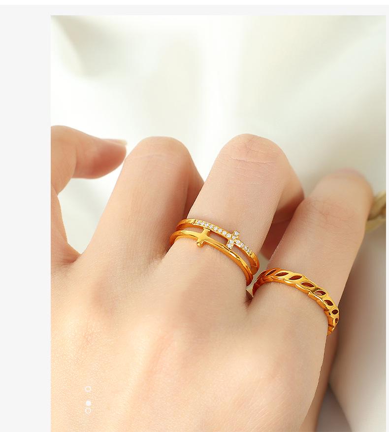 Trendiger Ring aus Titanstahl mit Einlage: Vielseitiger Luxusschmuck