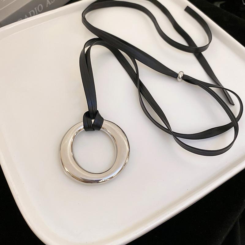 Love Pendant Necklace Internet Celebrity Fashion Versatile Sweater Chain High Sense Jewelry