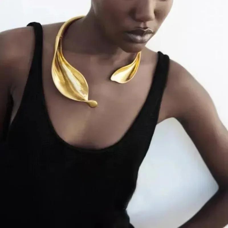 Heavy Exaggerated Metal Leaf Flower Chunky Bracelet Necklace for Women 2024 Trend New Metal Choker Fashion Jewelry Gifts