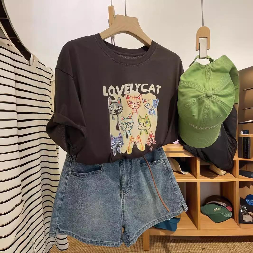 

Plus Size Ice-Cool Cat Print Women’s Summer T-Shirt – Short Sleeve, Breathable, Colorful, Loose Fit XL (115-130 Jin Recommended) темно-сірий