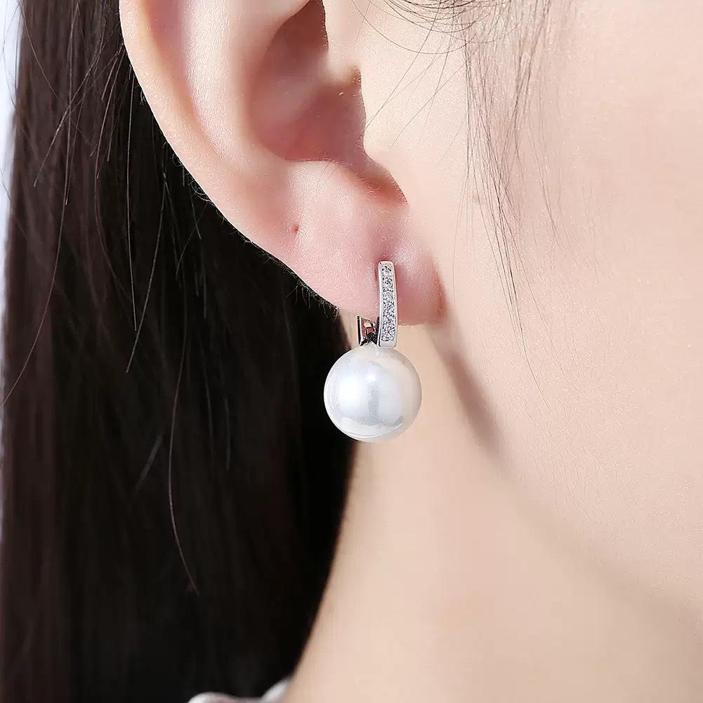 Chic Gold Pearl Stud Earrings With Diamonds Small Fragrance Light Luxury Creative Fashion Jewelry For Women