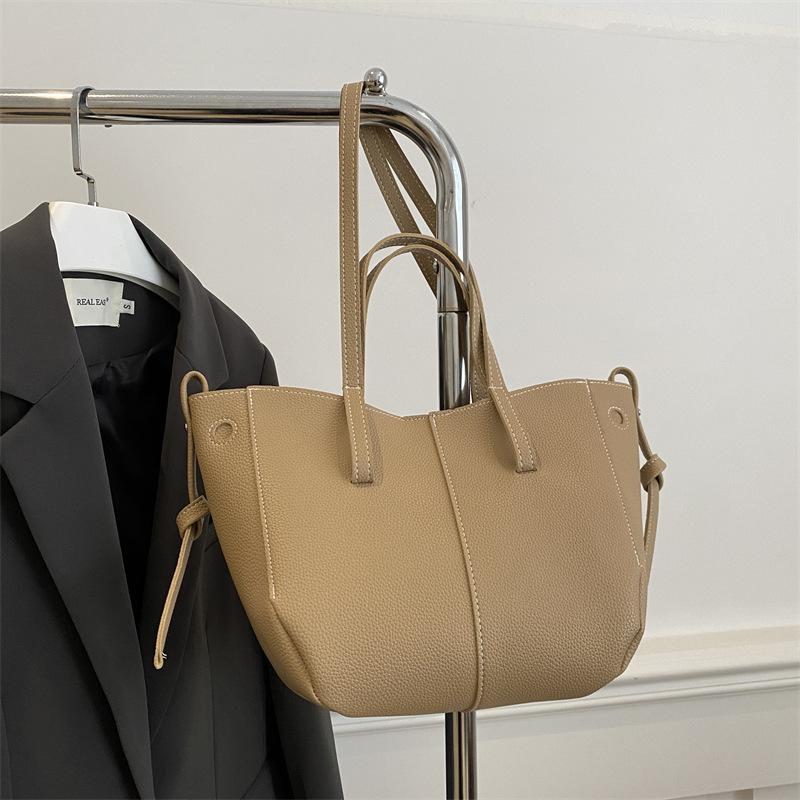 

Модна сумка-тоут портативна великої місткості нішевого дизайну нова жіноча сумка на плече під пахву хакі