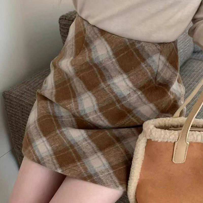 Women's Retro Wool Plaid A-line Skirt - High Waist, Slimming, Anti-exposure, Hip-hugging, Short Korean Style for Autumn/Winter
