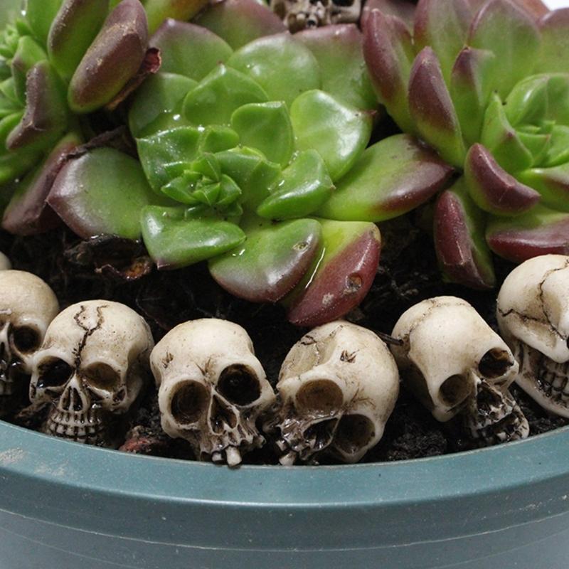 Synthetic Resin Skull Ornaments Halloweens Tabletop Decoration Set with Skeleton Figures