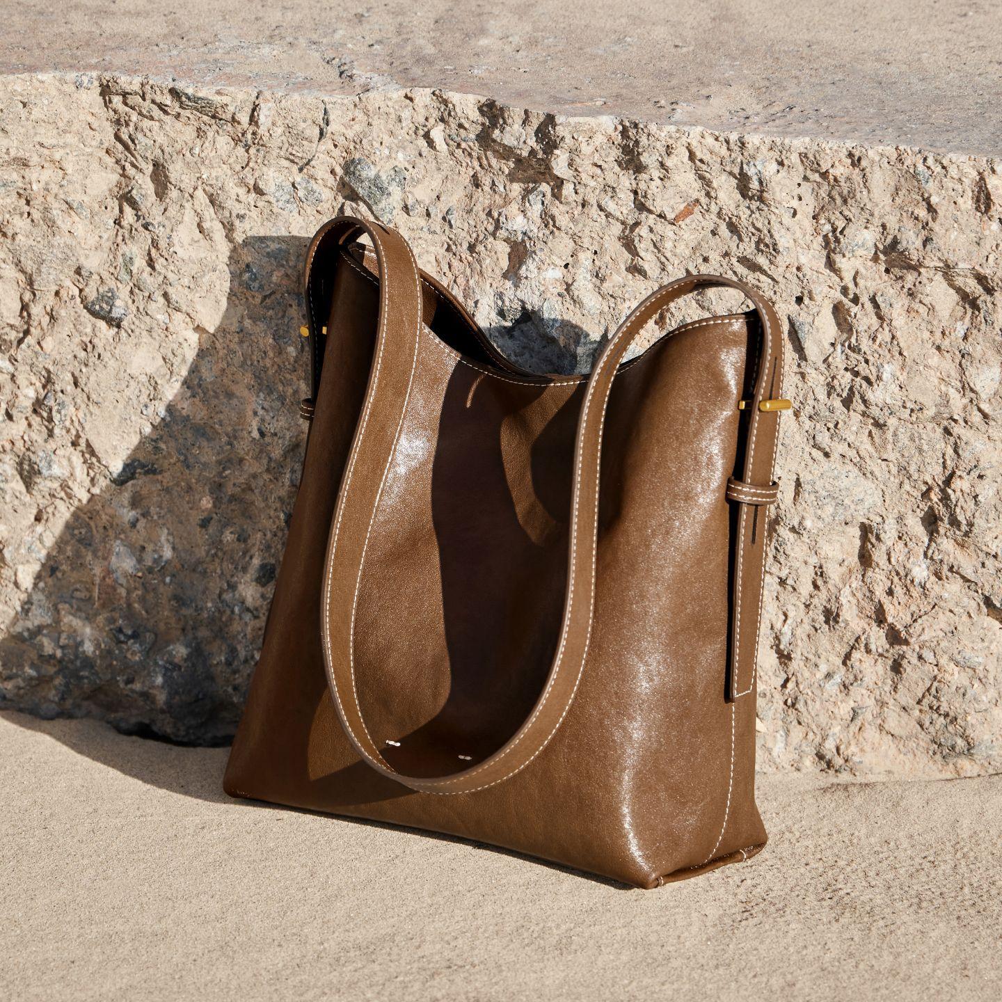 

2025 New Autumn Winter Genuine Leather Bucket Bag Versatile Textured Shoulder Bag Trendy Commuter Women s Bag Upper Width26CM/Lower Wid