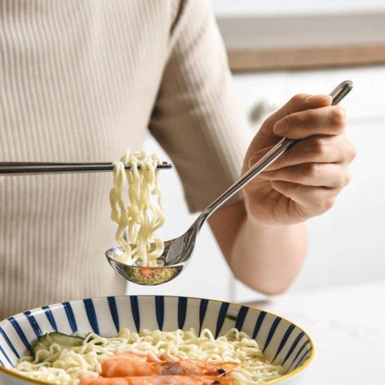 Servierlöffel aus Edelstahl mit langem Griff, moderner Esslöffel, rostbeständig, vielseitiges Küchenutensil für Suppe, Reis, Müsli