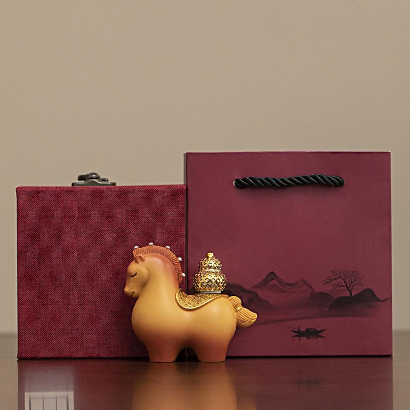 Horse Ornament for Prosperity, Handcrafted Resin Table Décor with Spinnable Gold Ingots and Gourds, Fortunate Feng Shui Present