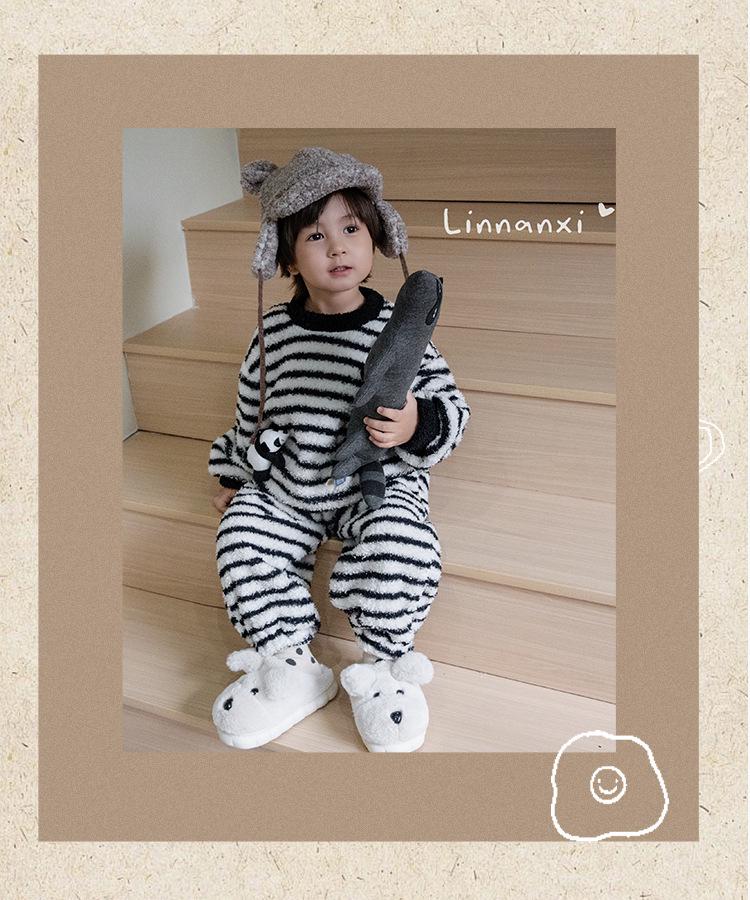 88291 Kinder Winter Gestreifter Einteiler & 25 Neue Kleine/Mittelgroße Korallenfleece Baby Warmes Set